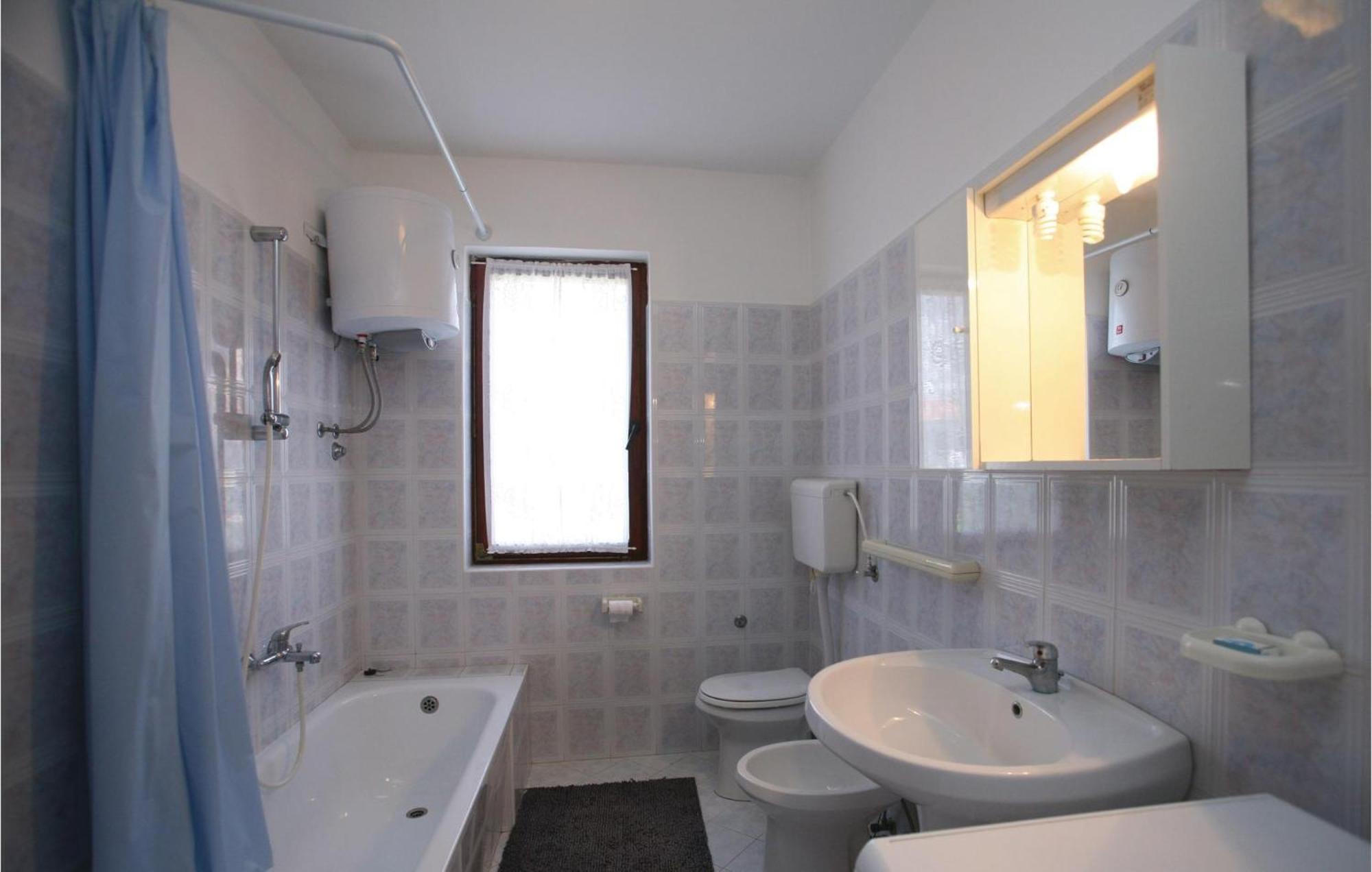 2 Bedroom Gorgeous Apartment In Labin Raša 외부 사진