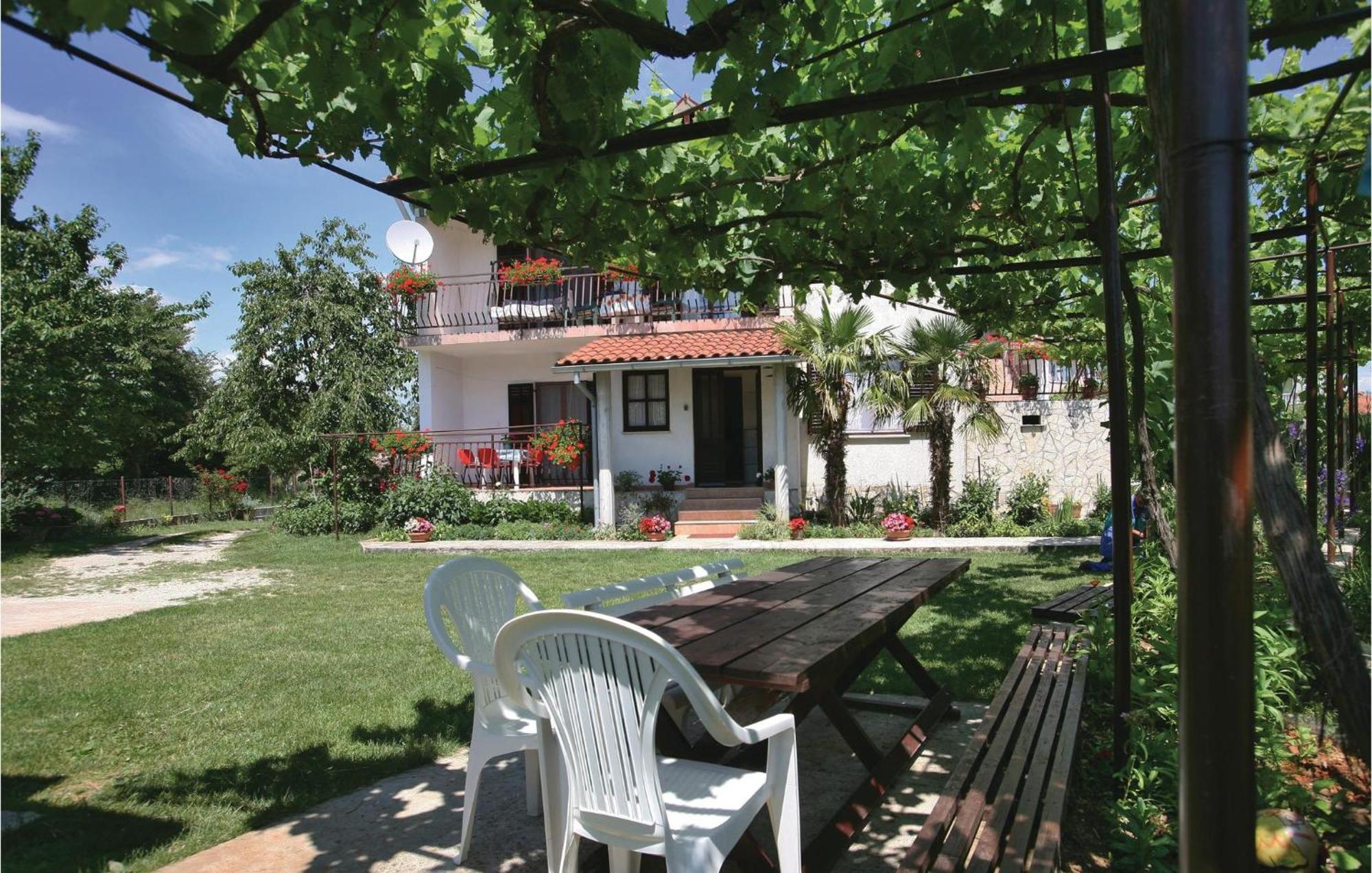 2 Bedroom Gorgeous Apartment In Labin Raša 외부 사진
